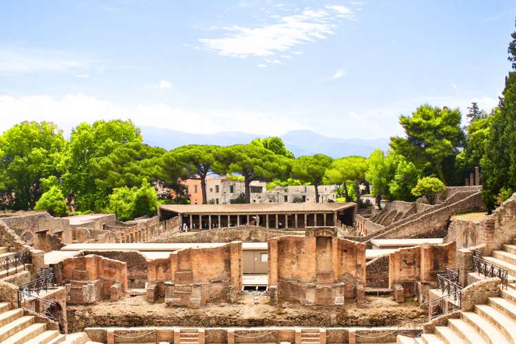 Scopri le principali attrazioni di Napoli – Salta la fila, visita i luoghi iconici e vivi esperienze indimenticabili nel 2025