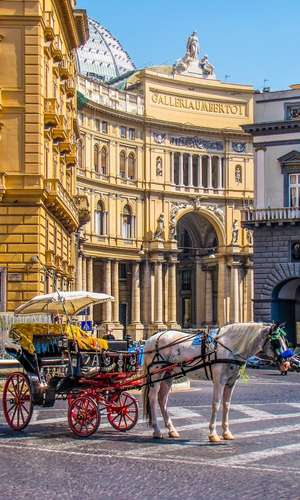 Scendi alle attrazioni di Napoli con un tour hop-on hop-off – Scopri Napoli a tuo ritmo nel 2025 Scendi alle attrazioni, musei e monumenti di Napoli con un tour hop-on hop-off – Fermate comode e visita panoramica nel 2025