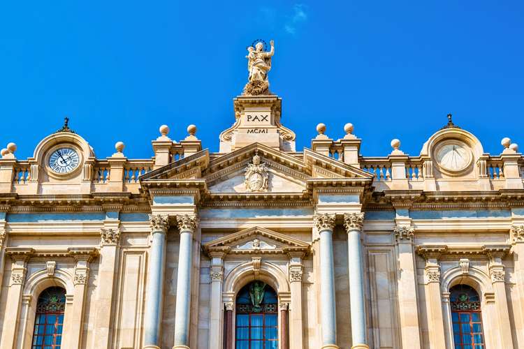 Tour turistici in autobus a Napoli – Biglietti flessibili, percorsi multipli e attrazioni da non perdere nel 2025 Migliori tour turistici in bus hop-on hop-off a Napoli, Italia – Monumenti principali, attrazioni famose e angoli nascosti nel 2025