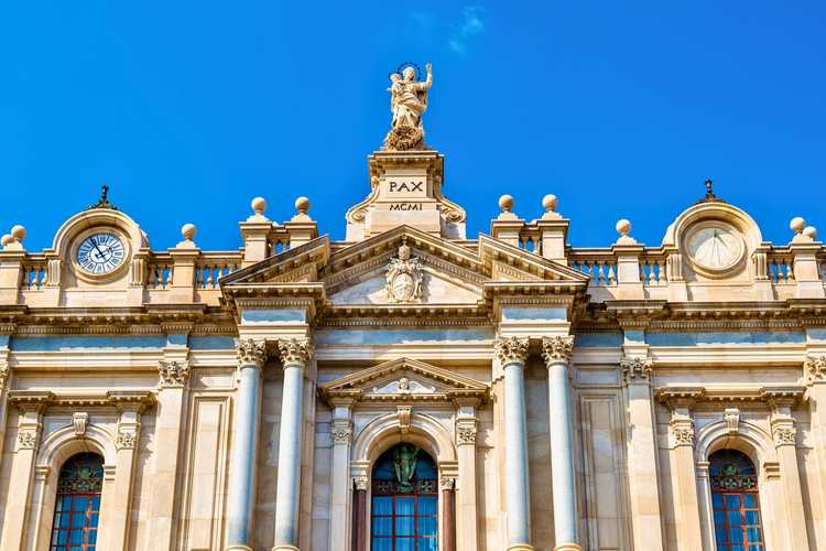 Migliori tour turistici in bus hop-on hop-off a Napoli, Italia – Monumenti principali, attrazioni famose e angoli nascosti nel 2026