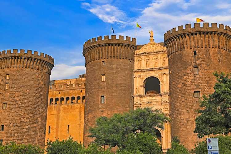 Scopri Napoli con i tour panoramici ufficiali in autobus hop-on hop-off – Percorsi flessibili, monumenti iconici e viste mozzafiato nel 2026