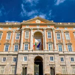 Scopri Napoli con i tour hop-on hop-off – Visita su misura nel 2025 Esplora Napoli al tuo ritmo con i tour hop-on hop-off – Vista panoramica, audio guide e fermate illimitate nel 2025